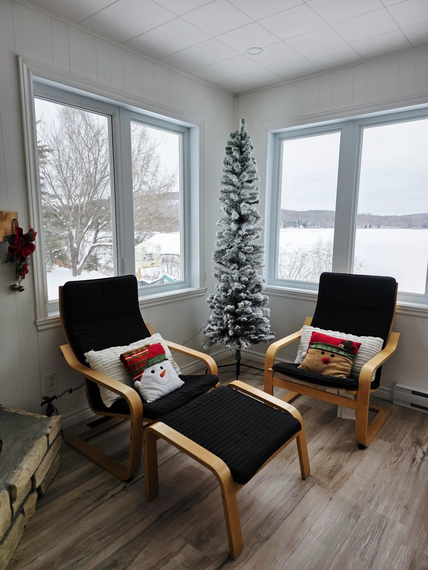 Chalet Nantel snowy landscape and cottage
